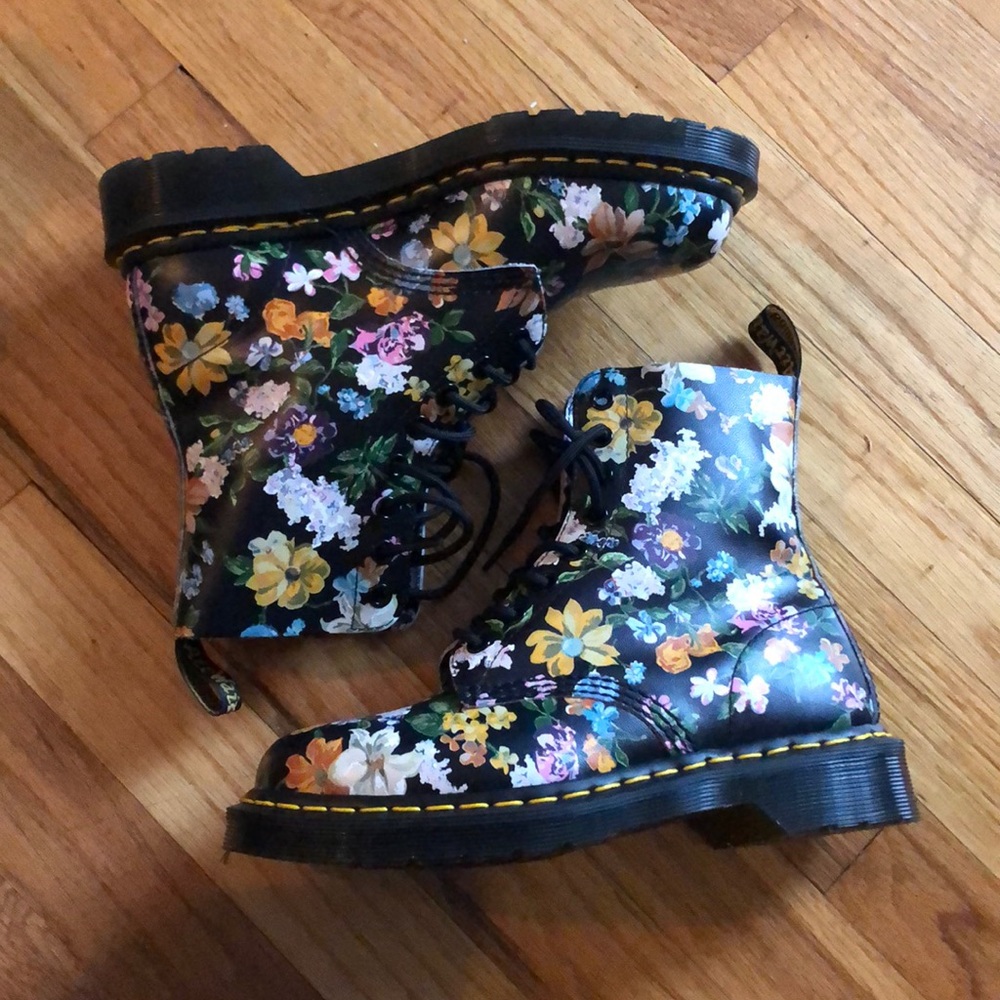 Dr. Martens Floral black boots